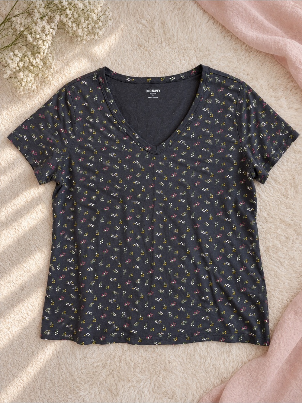 New Old Navy EveryWear Floral V-Neck T-Shirt Dark Gray Small